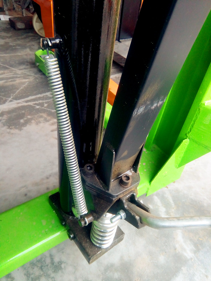 堆高車手動液壓產(chǎn)品具有你所想象不到的發(fā)展前景--河北東圣吊索具--石材夾具|小型攪拌機|液壓堆高車|手動叉車 堆高車手動液壓產(chǎn)品具有你所想象不到的發(fā)展前景--河北東圣吊索具--石材夾具|小型攪拌機|液壓堆高車|手動叉車