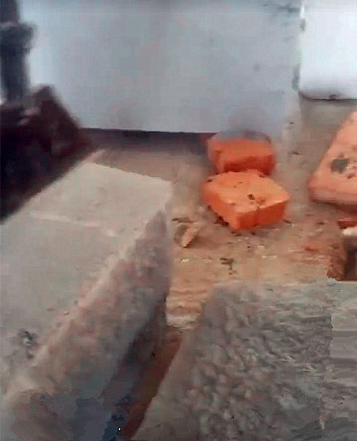 石材專剝離石材后石材橫截面細(xì)節(jié)圖--河北東圣吊索具制造有限公司--小型攪拌機(jī)|石材夾具|液壓堆高車|手動(dòng)叉車 石材專剝離石材后石材橫截面細(xì)節(jié)圖--河北東圣吊索具制造有限公司--小型攪拌機(jī)|石材夾具|液壓堆高車|手動(dòng)叉車