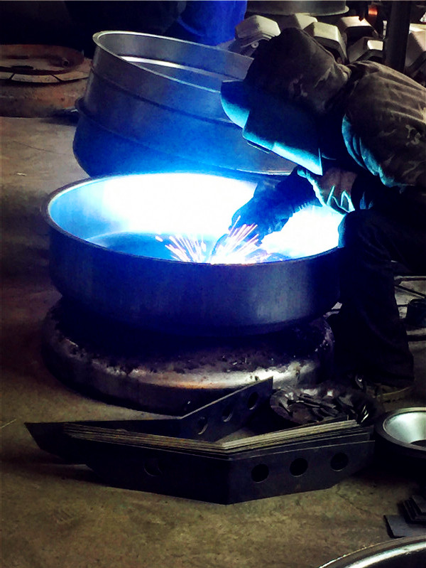 小型攪拌機(jī)內(nèi)部焊接技術(shù),保證無縫焊接--河北東圣吊索具制造有限公司--小型攪拌機(jī)|石材夾具|液壓堆高車|手動叉車 小型攪拌機(jī)內(nèi)部焊接技術(shù),保證無縫焊接--河北東圣吊索具制造有限公司--小型攪拌機(jī)|石材夾具|液壓堆高車|手動叉車