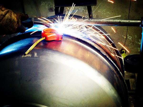 小型攪拌機(jī)外部焊接技術(shù),保證無縫焊接--河北東圣吊索具制造有限公司--小型攪拌機(jī)|石材夾具|液壓堆高車|手動叉車 小型攪拌機(jī)外部焊接技術(shù),保證無縫焊接--河北東圣吊索具制造有限公司--小型攪拌機(jī)|石材夾具|液壓堆高車|手動叉車