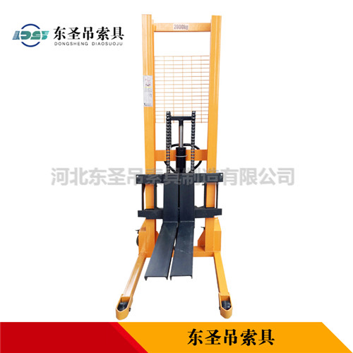 液壓堆高車使用輕巧便捷與設(shè)計方案何關(guān)系？--河北東圣吊索具制造有限公司--小型攪拌機|石材夾具|液壓堆高車|手動叉車