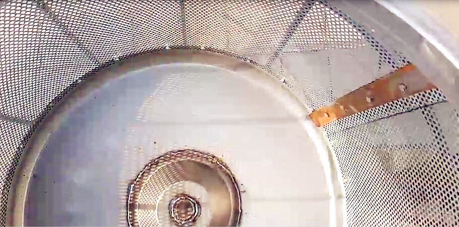 小型攪拌機(jī)種子清篩采用220v漏網(wǎng)攪拌機(jī)攪拌滾筒內(nèi)部細(xì)節(jié)圖展示--河北東圣吊索具制造有限公司--小型攪拌機(jī)|石材夾具|液壓堆高車|手動叉車 小型攪拌機(jī)種子清篩采用220v漏網(wǎng)攪拌機(jī)攪拌滾筒內(nèi)部細(xì)節(jié)圖展示--河北東圣吊索具制造有限公司--小型攪拌機(jī)|石材夾具|液壓堆高車|手動叉車