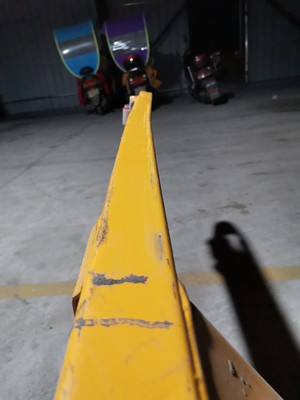 1噸地牛叉車貨叉嚴(yán)重彎曲--河北東圣吊索具制造有限公司--手動叉車|液壓堆高車|小型攪拌機(jī)|石材夾具 1噸地牛叉車貨叉嚴(yán)重彎曲--河北東圣吊索具制造有限公司--手動叉車|液壓堆高車|小型攪拌機(jī)|石材夾具